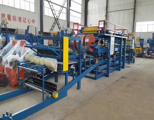 Doppel-Metall-Schaum-Sandwichplatten-Rollformmaschine mit 1000 mm entwickelter Breite, 0-5 m/min Produktionsgeschwindigkeit und 50-250 mm Produktdicke