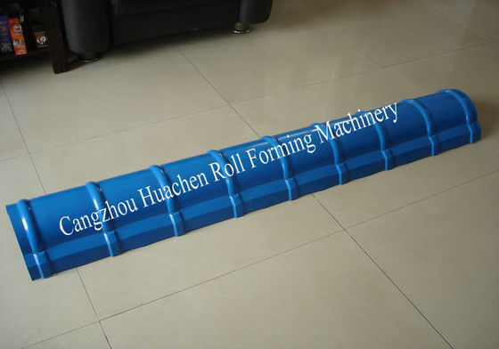 Kundenspezifische automatische Firstkappen-Profilieranlage mit 5,5 kW Hauptmotorleistung und SPS-Steuerung für 0,3-0,6 mm Blechdicke