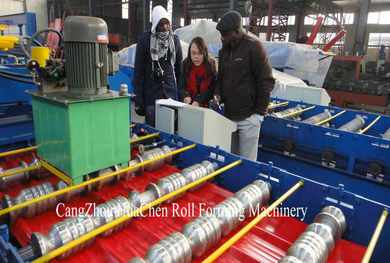 Automatische Stahlmetall-Glasur-Doppelschicht-Walzformmaschine für die Herstellung von Fliesen mit einer Dicke von 0,3-0,6 mm