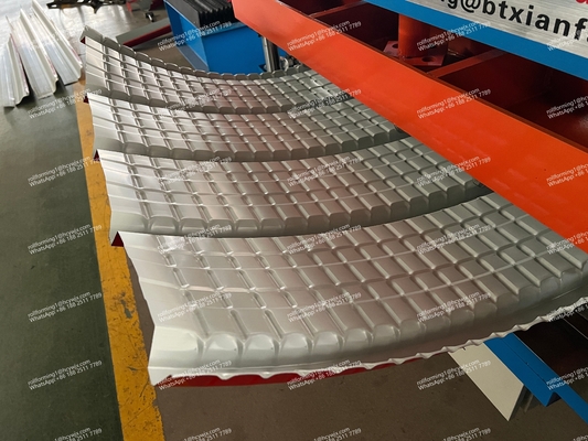 Zwei-in-ein-Bogen-Rollformmaschine für den Oman-Markt