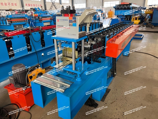 Effiziente Produktion angepasste Stahlverschluss Tür Roll Formmaschine