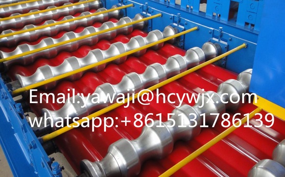 Hydraulische verglaste Stahlfliesen Rollformmaschine mit CR12 Schneidmaterial und 0,3-0,6mm Materialdicke