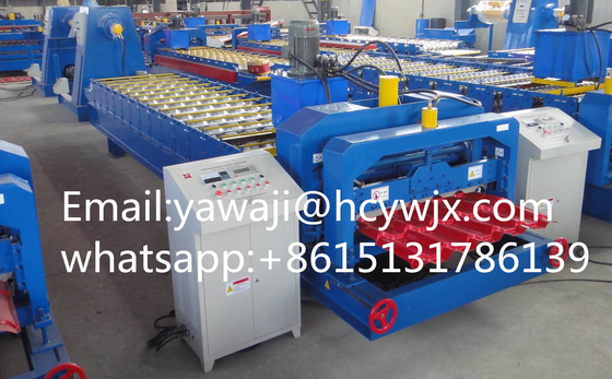 Hydraulische verglaste Stahlfliesen Rollformmaschine mit CR12 Schneidmaterial und 0,3-0,6mm Materialdicke