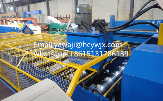 Dauerhafte Kettenantrieb Trapezfarbene Glasdachfliesen Rollformmaschine mit 70 mm Schachtdurchmesser