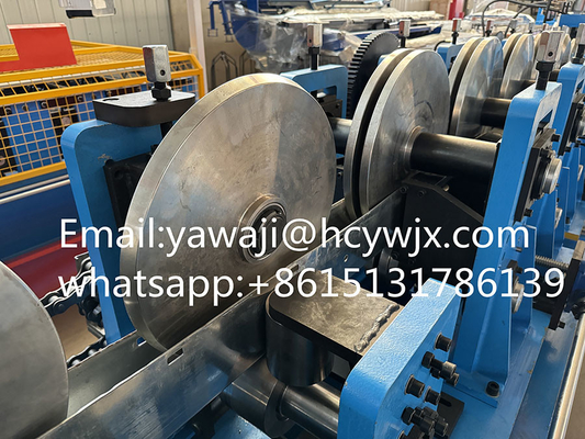 Hydraulisches Schneiden Galvanisierter Stahl OMEGA Purlin Roll Formmaschine mit CE