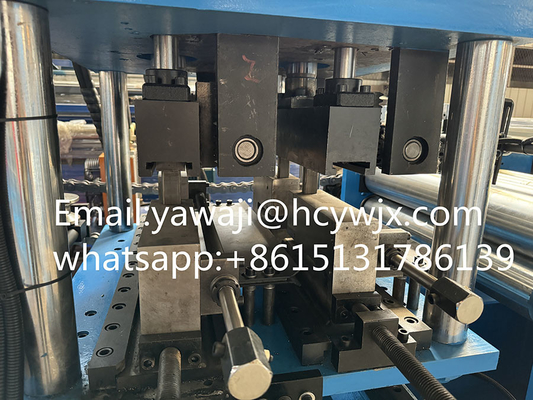 Hydraulisches Schneiden Galvanisierter Stahl OMEGA Purlin Roll Formmaschine mit CE