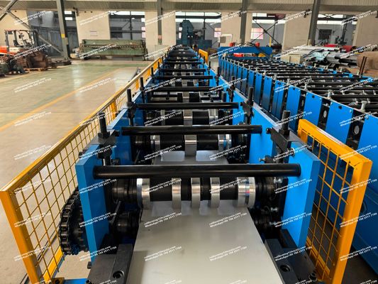 Regenrohr-Rollformmaschine Hydraulisches Schneiden 100 mm oder kundenspezifischer Durchmesser