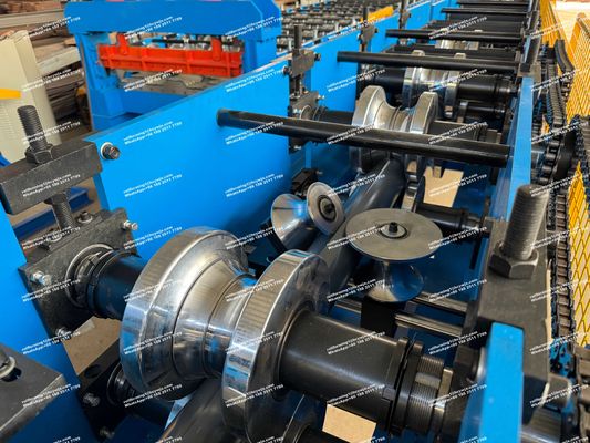 Regenrohr-Rollformmaschine Hydraulisches Schneiden 100 mm oder kundenspezifischer Durchmesser