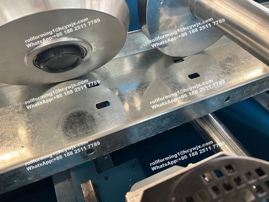 Stahl-CZ-Purlins-Rollformmaschine, gesteuert durch PLC