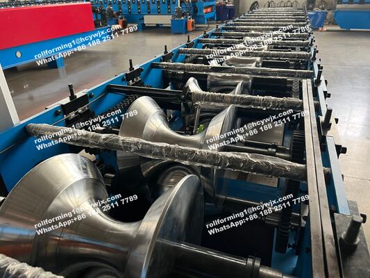 Kundenspezifische automatische Firstkappen-Profilieranlage mit 5,5 kW Hauptmotorleistung und SPS-Steuerung für 0,3-0,6 mm Blechdicke