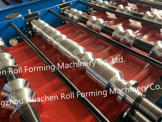 Dachmaschine für Metallpaneele. Walzenpressmaschine für Dachziegel. Maschine zum Formen von wellenförmigen, trapezförmigen Bodenfliesenplatten