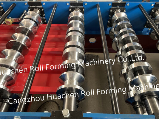 Automatische Trapezblechformmaschine / Maschine zur Vorbereitung von kastenförmigen Dachplatten. Produktionslinie zum Pressen von Metalldachziegeln