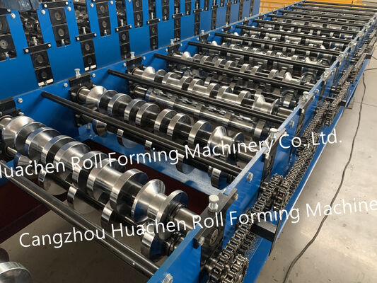 Automatische Trapezblechformmaschine / Maschine zur Vorbereitung von kastenförmigen Dachplatten. Produktionslinie zum Pressen von Metalldachziegeln