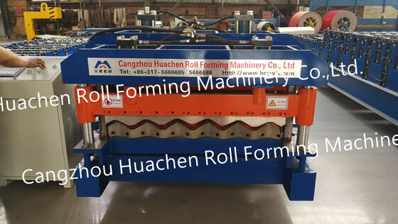 Maschine zur Verformung von Stahlplatten mit Pbr-Dachplatten