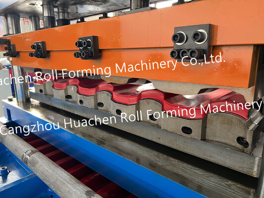 Maschine für das Trapez- und Metallplattendach, Maschine zur Fliesenherstellung, Maschine zum Formen von Fliesen aus Fliesen auf dem Dach