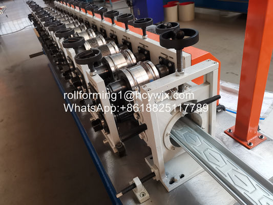 Anpassbarer Speisebreite Schleier Tür Roll Formmaschine für Dicke 0,8-1,2 mm