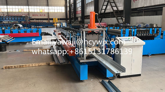 7.5KW Kettenantrieb anpassbare automatische CZ Purlin-Produktionsmaschine