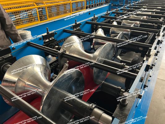Automatische Ridge Cap Roll Forming Machine, Dachfliesenherstellungsmaschine Hydraulisches Schneiden