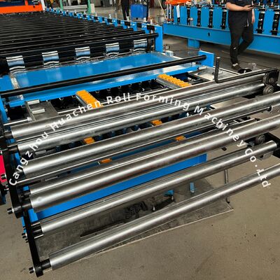 Doppelschicht-Rollformmaschine für Metalldecken mit 15 m/min Geschwindigkeit 0,3-0,6 mm Dicke und Kettenantrieb