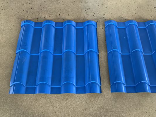 Metalldach glasig-glänzende Fliese walzen die Formung der Maschine mit 5T Handbuch Decoiler kalt