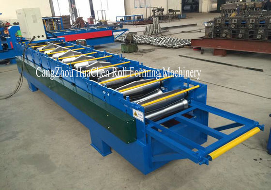 Kappen-Rollenform-Ausrüstung PLC-Steuerschnittmethode 380V industrielle Ridge